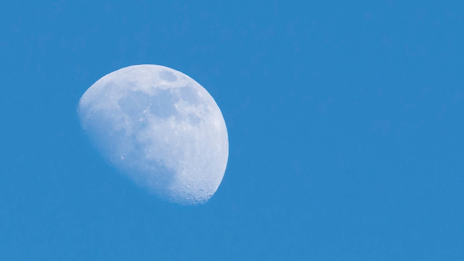 Synchronisation du cycle menstruel avec le cycle de la lune : mythe ou réalité ?